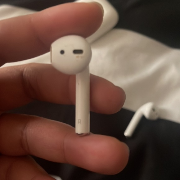 Apple Airpods 1st generation. - Picture 4 of 5
